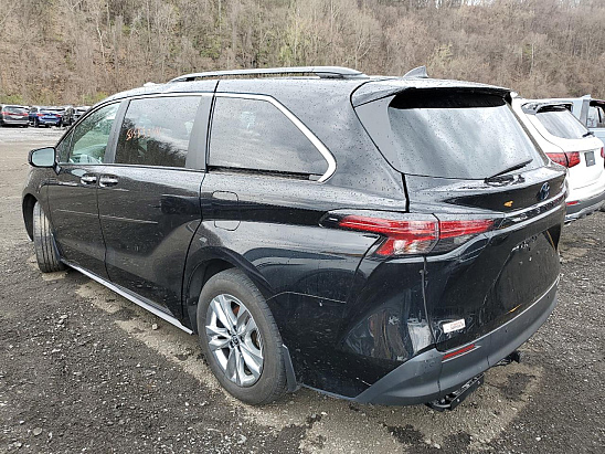 Salvage 2022 Toyota Sienna Xle