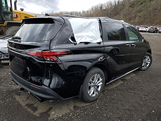 Salvage 2022 Toyota Sienna Xle