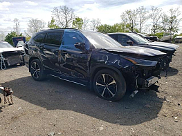 Salvage 2022 Toyota Highlander XSE - Black SUV - Front Three-Quarter View