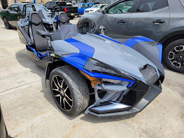 Salvage 2021 Polaris Slingshot  - Two Tone Motorcycle - Front Three-Quarter View