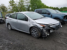 Salvage 2021 Toyota Prius LE - Gray HatchBack - Front Three-Quarter View