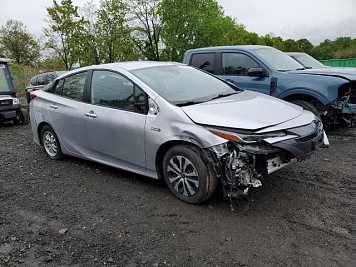 2021 toyota prius LE in Gray- Front Three-Quarter View - BidGoDrive Inventory