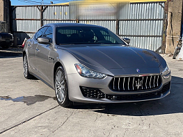 Salvage 2021 Maserati Ghibli S - Gray Sedan - Front Three-Quarter View