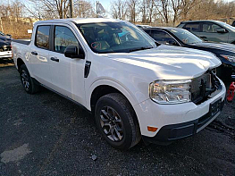 Salvage 2023 Ford Maverick XL - White PickUp - Front Three-Quarter View