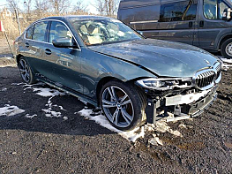 Salvage 2020 BMW 330i  - Green Sedan - Front Three-Quarter View