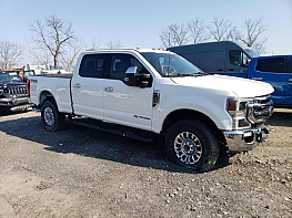Salvage 2022 Ford F350 Super Duty - White PickUp - Front Three-Quarter View