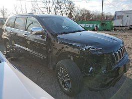 Salvage 2020 Jeep Grand Cherokee LIMITED - Black SUV - Front Three-Quarter View
