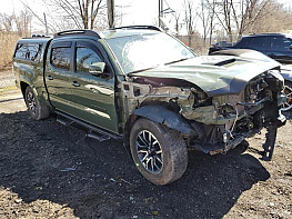 Salvage 2021 Toyota Tacoma TRD - Green PickUp - Front Three-Quarter View