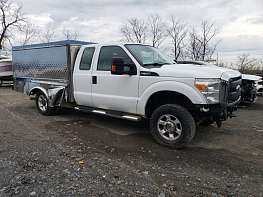 Salvage 2016 Ford F250 FOOD TRUCK - White PickUp - Front Three-Quarter View