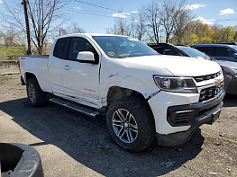 Salvage 2021 Chevrolet Colorado  - White PickUp - Front Three-Quarter View