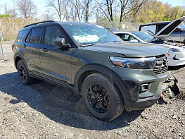 Salvage 2021 Ford Explorer TIMBERLINE - Green SUV - Front Three-Quarter View