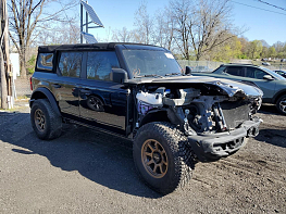 Salvage 2021 Ford Bronco  - Black SUV - Front Three-Quarter View