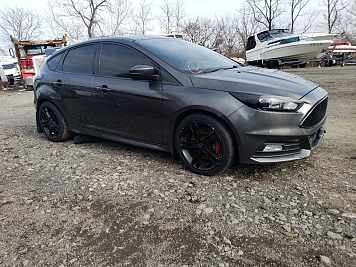 2015 Ford Focus ST in Gray - Front Three-Quarter View - BidGoDrive Inventory