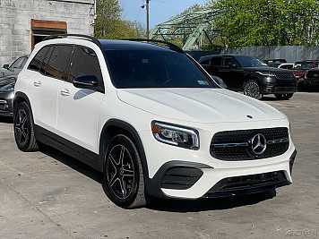 2021 mercedes-benz glb-250 4MATIC in White- Front Three-Quarter View - BidGoDrive Inventory
