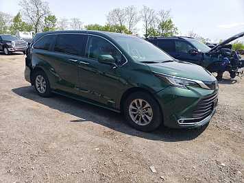 2021 toyota sienna XLE in Green- Front Three-Quarter View - BidGoDrive Inventory