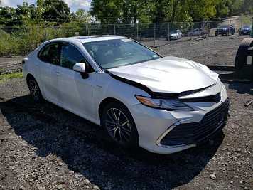 2021 toyota camry XLE in White- Front Three-Quarter View - BidGoDrive Inventory