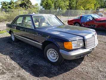 1984 mercedes-benz 380 SE in Blue- Front Three-Quarter View - BidGoDrive Inventory