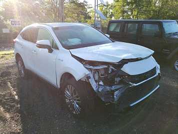 2021 toyota venza XLE in White- Front Three-Quarter View - BidGoDrive Inventory