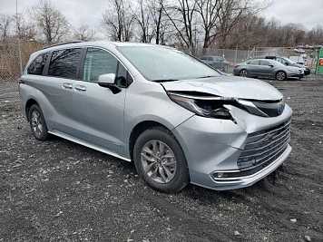 2021 toyota sienna XLE in Silver- Front Three-Quarter View - BidGoDrive Inventory