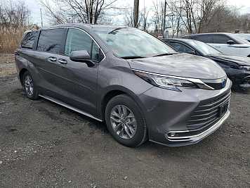2023 toyota sienna XLE in Gray- Front Three-Quarter View - BidGoDrive Inventory