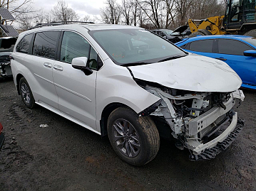 Salvage 2023 Toyota Sienna XLE