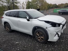 Salvage 2022 Toyota Highlander HYBRID XLE
