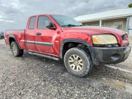 Salvage 2006 Mitsubishi Raider DUROCROSS