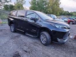 Salvage 2024 Toyota Sienna BRAUNABILITY