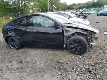 2025 tesla model-y  in Black - Front Three-Quarter View - BidGoDrive Inventory