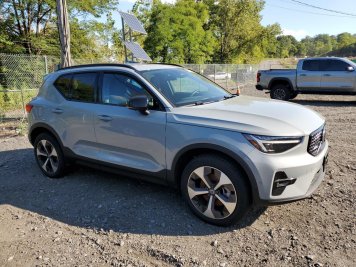 2024 volvo xc40  in Gray - Front Three-Quarter View - BidGoDrive Inventory