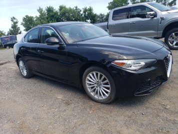 2021 alfa-romeo giulia SPORT in Black - Front Three-Quarter View - BidGoDrive Inventory