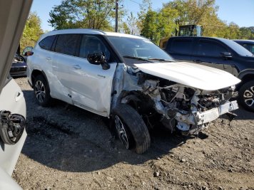 2021 toyota highlander HYBRID XLE in White - Front Three-Quarter View - BidGoDrive Inventory