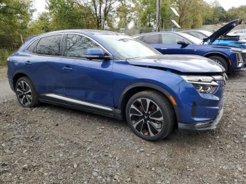 2024 vinfast vf-8 PLUS in Blue - Front Three-Quarter View - BidGoDrive Inventory