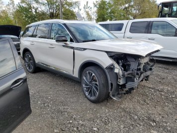 2025 lincoln aviator RESERVE in White - Front Three-Quarter View - BidGoDrive Inventory