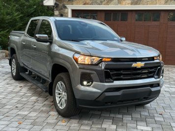 2024 chevrolet colorado LT in Gray - Front Three-Quarter View - BidGoDrive Inventory