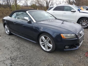2011 audi s5  in Green - Front Three-Quarter View - BidGoDrive Inventory