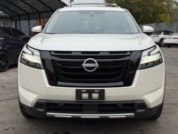 2024 nissan pathfinder SL in White - Front Three-Quarter View - BidGoDrive Inventory