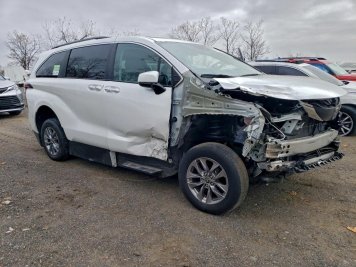 2023 toyota sienna BRAUNABILITY in White - Front Three-Quarter View - BidGoDrive Inventory