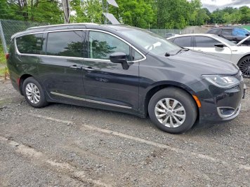 2018 chrysler pacifica TOURING L in Gray - Front Three-Quarter View - BidGoDrive Inventory