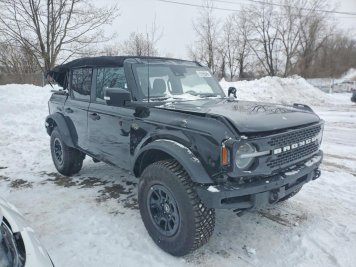 2024 ford bronco WILDTRAK in Black - Front Three-Quarter View - BidGoDrive Inventory