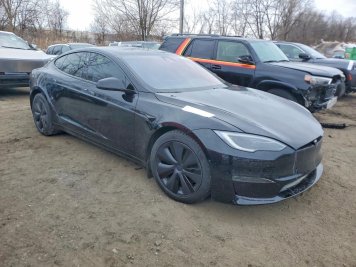 2022 tesla model-s  in Black - Front Three-Quarter View - BidGoDrive Inventory