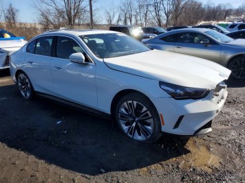2026 bmw i5 XDRIVE 40 in White - Front Three-Quarter View - BidGoDrive Inventory