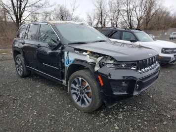 2025 jeep grand-cherokee OVERLAND in Black - Front Three-Quarter View - BidGoDrive Inventory