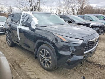 2026 toyota highlander XLE in Black - Front Three-Quarter View - BidGoDrive Inventory