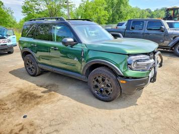 2025 ford bronco-sport OUTER BANKS in Green - Front Three-Quarter View - BidGoDrive Inventory