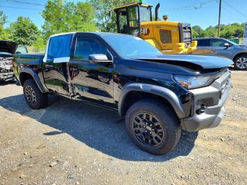 2025 chevrolet colorado TRAIL BOSS in Black - Front Three-Quarter View - BidGoDrive Inventory