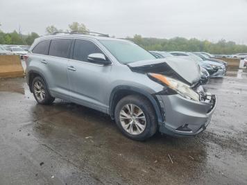 2015 toyota highlander XLE in Gray - Front Three-Quarter View - BidGoDrive Inventory