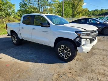 2024 chevrolet colorado Z71 in White - Front Three-Quarter View - BidGoDrive Inventory