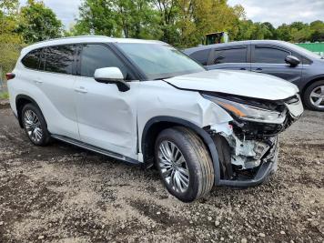 2024 toyota highlander PLATINUM in White - Front Three-Quarter View - BidGoDrive Inventory