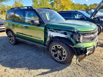 2025 ford bronco-sport OUTER BANKS in Green - Front Three-Quarter View - BidGoDrive Inventory